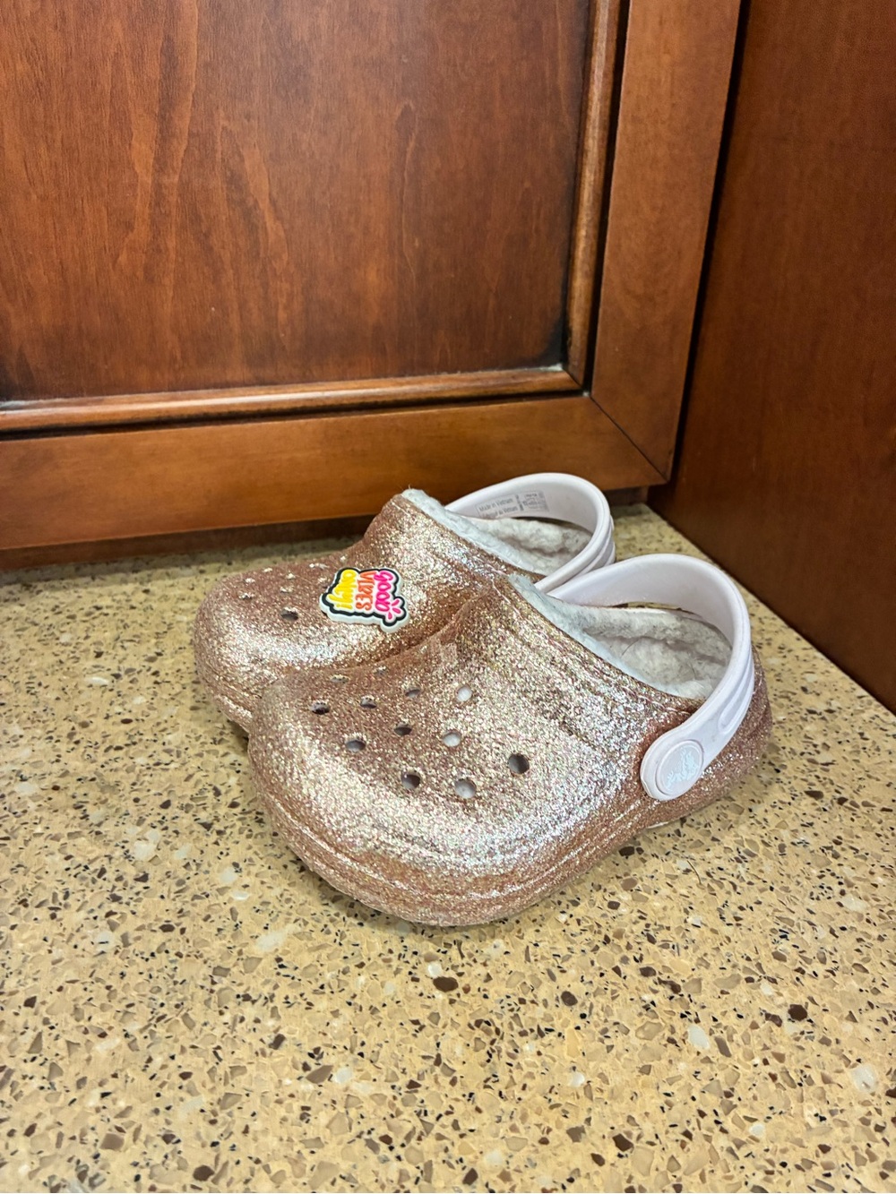 Crocs Kids Rose Gold Glitter Fuzz Lined Clogs Size C6